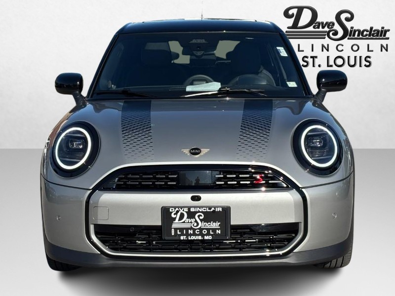 MINI Hardtop 4 Door Vehicle Full-screen Gallery Image 09