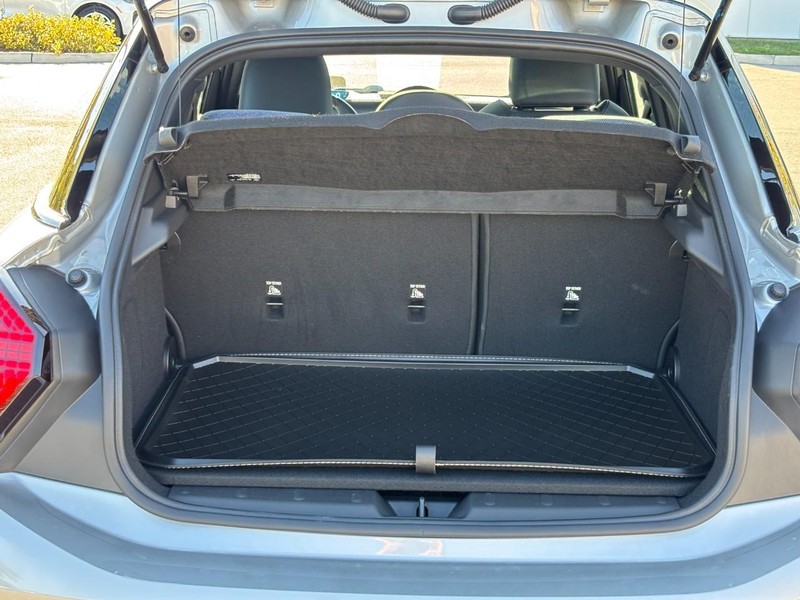 MINI Hardtop 4 Door Vehicle Full-screen Gallery Image 10