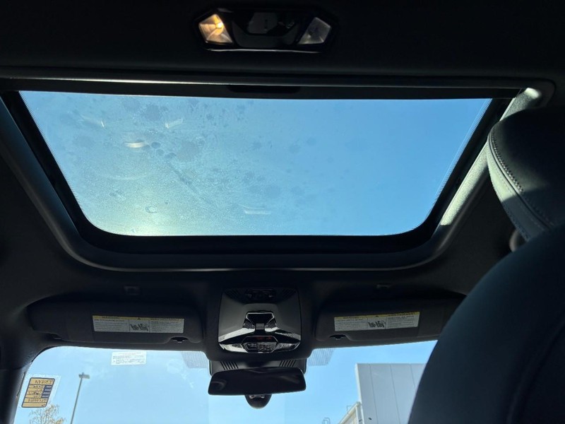 MINI Hardtop 4 Door Vehicle Full-screen Gallery Image 16
