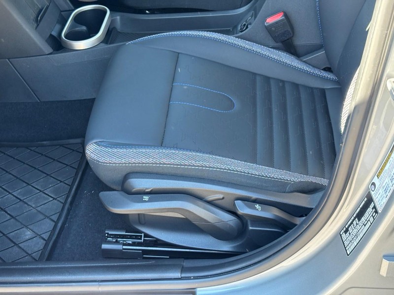 MINI Hardtop 4 Door Vehicle Full-screen Gallery Image 17