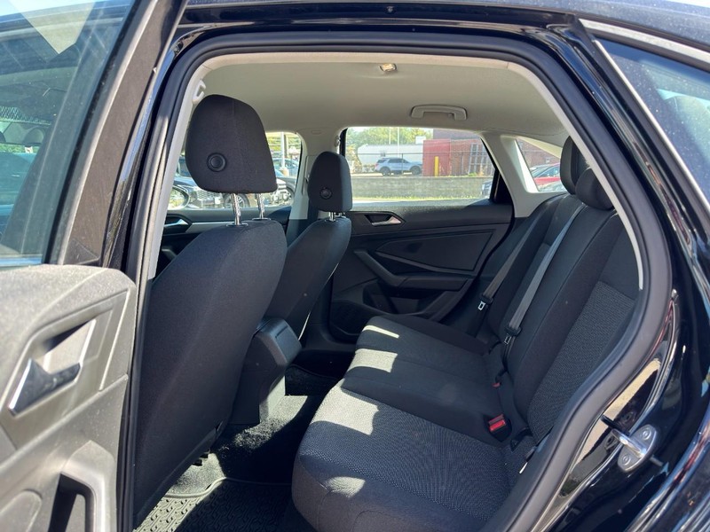 Volkswagen Jetta Vehicle Full-screen Gallery Image 05