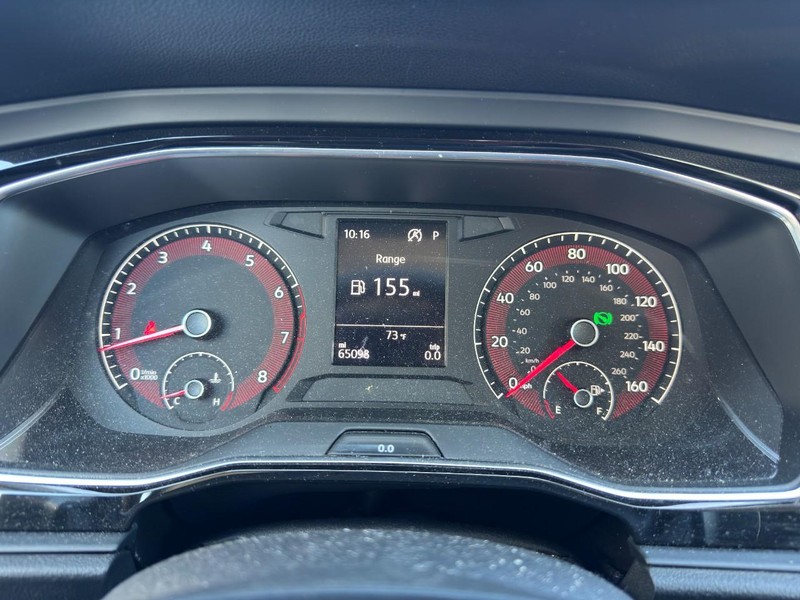 Volkswagen Jetta Vehicle Full-screen Gallery Image 07