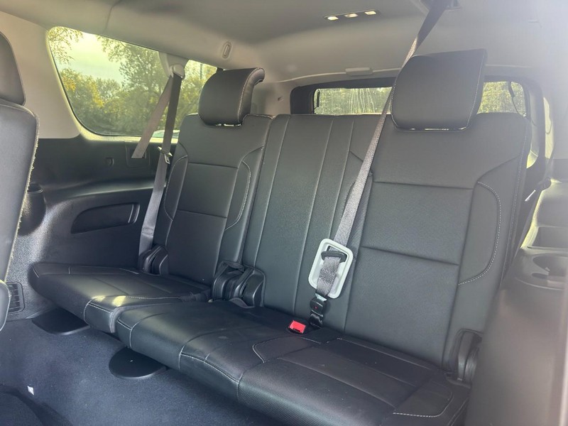 GMC Yukon XL Vehicle Full-screen Gallery Image 05