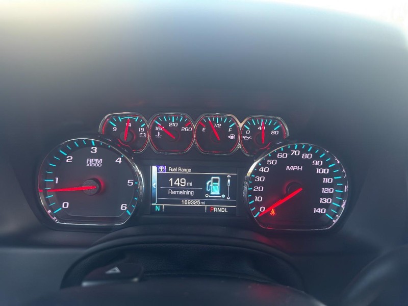 GMC Yukon XL Vehicle Full-screen Gallery Image 09