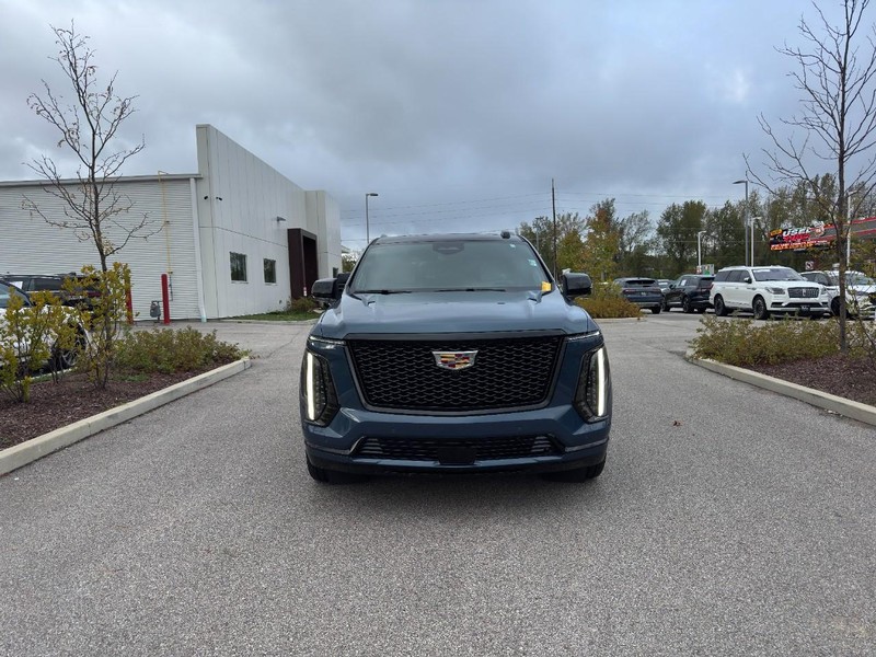 Cadillac Escalade Vehicle Full-screen Gallery Image 02