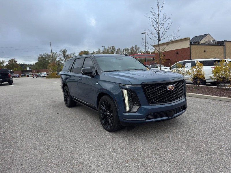 Cadillac Escalade Vehicle Full-screen Gallery Image 03