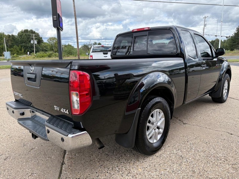 Nissan Frontier Vehicle Full-screen Gallery Image 04