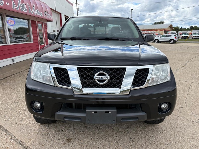 Nissan Frontier Vehicle Full-screen Gallery Image 05