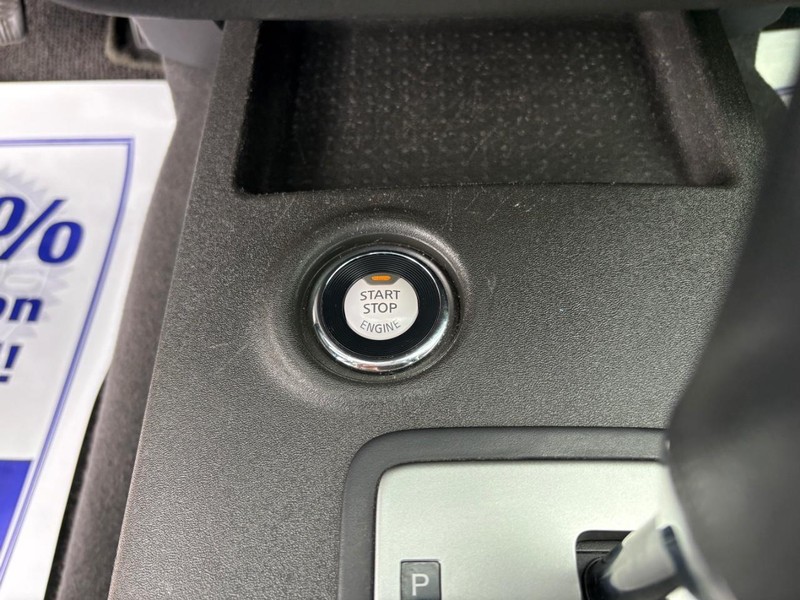 Nissan Frontier Vehicle Full-screen Gallery Image 15