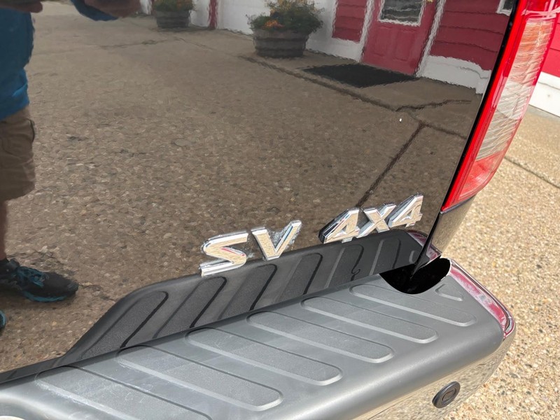 Nissan Frontier Vehicle Full-screen Gallery Image 18