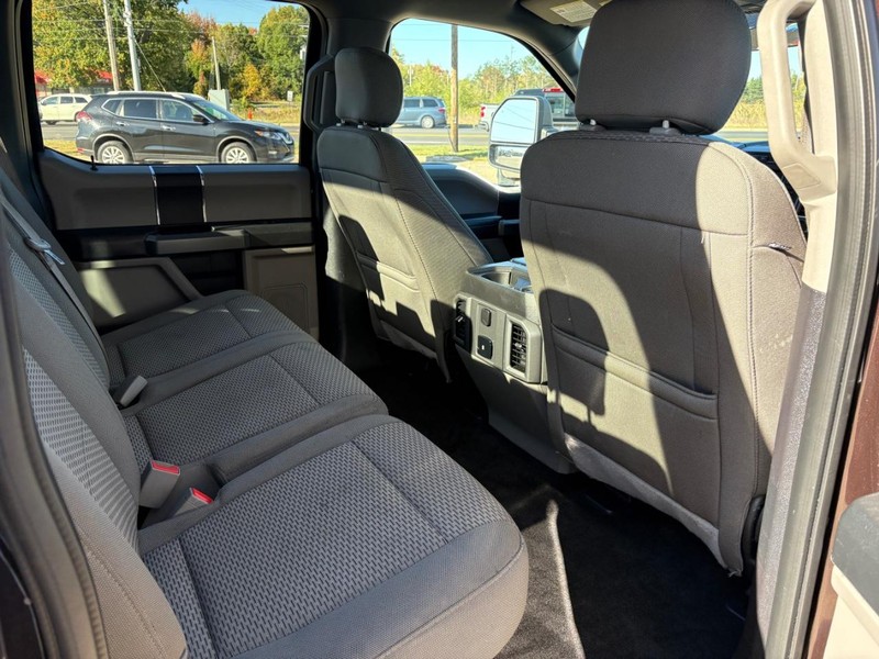 Ford F-150 Vehicle Full-screen Gallery Image 10