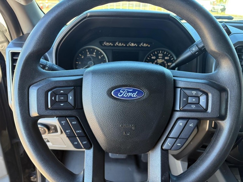 Ford F-150 Vehicle Full-screen Gallery Image 11