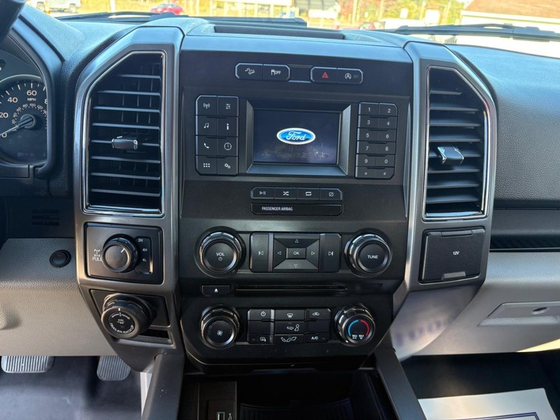 Ford F-150 Vehicle Full-screen Gallery Image 12