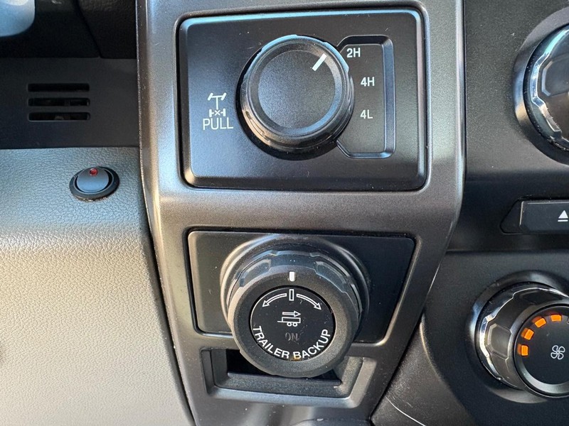 Ford F-150 Vehicle Full-screen Gallery Image 14