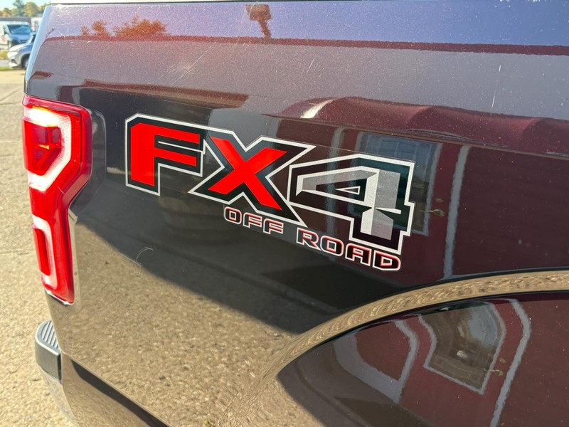 Ford F-150 Vehicle Full-screen Gallery Image 17