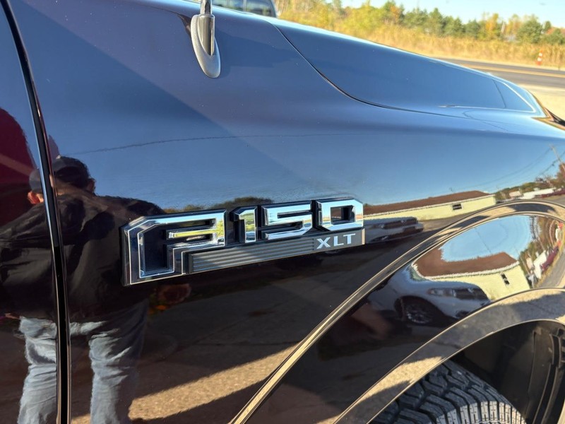 Ford F-150 Vehicle Full-screen Gallery Image 18