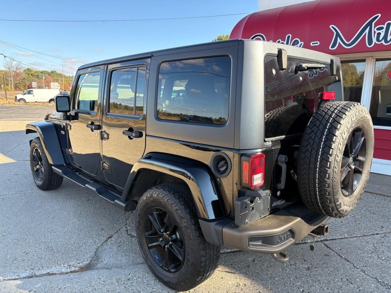 Jeep Wrangler Unlimited Vehicle Full-screen Gallery Image 02