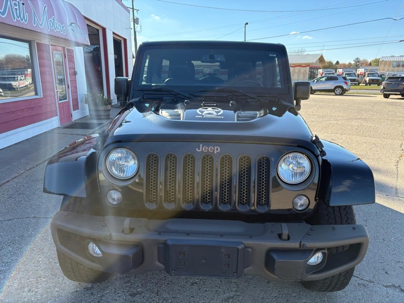 Jeep Wrangler Unlimited Vehicle Full-screen Gallery Image 06