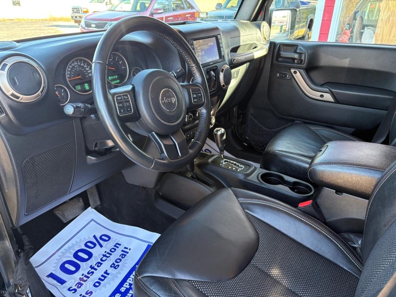 Jeep Wrangler Unlimited Vehicle Full-screen Gallery Image 07