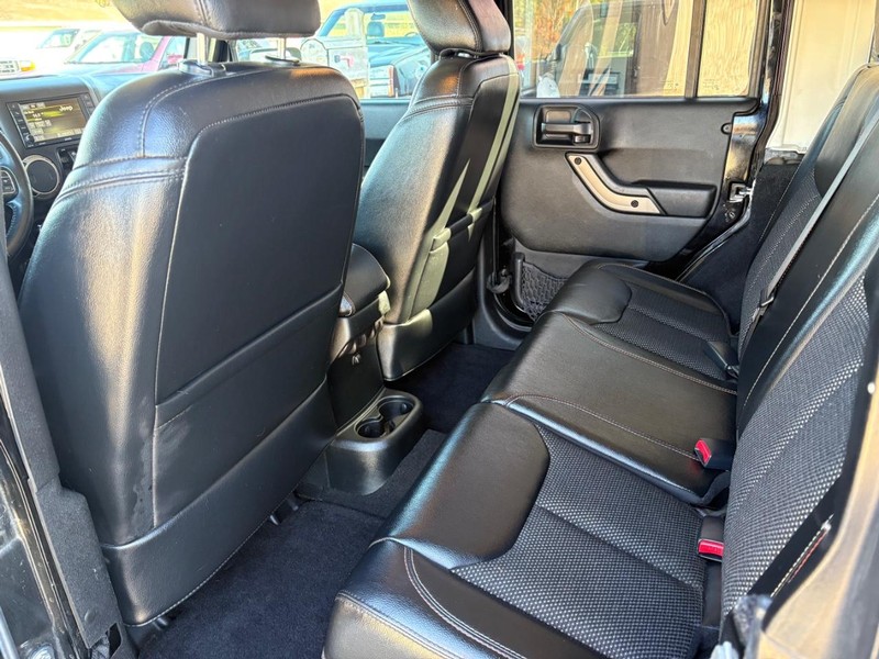 Jeep Wrangler Unlimited Vehicle Full-screen Gallery Image 08