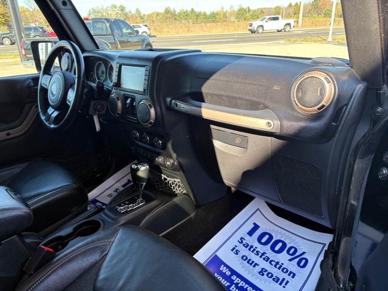 Jeep Wrangler Unlimited Vehicle Full-screen Gallery Image 10