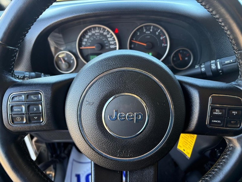 Jeep Wrangler Unlimited Vehicle Full-screen Gallery Image 12