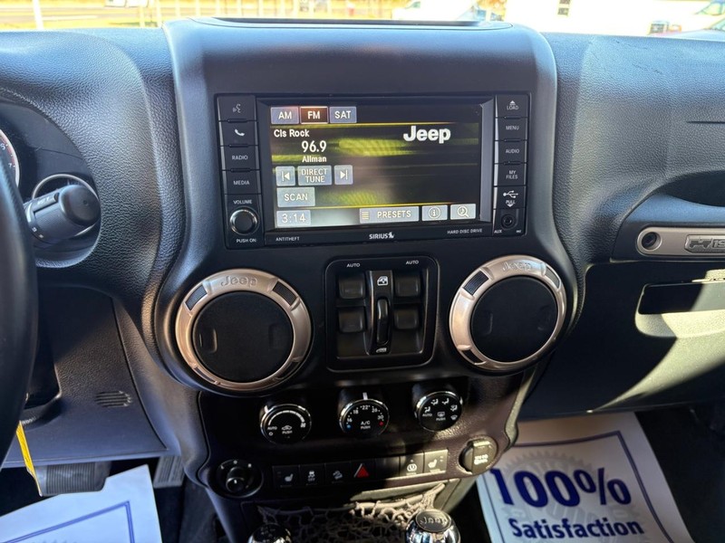 Jeep Wrangler Unlimited Vehicle Full-screen Gallery Image 13