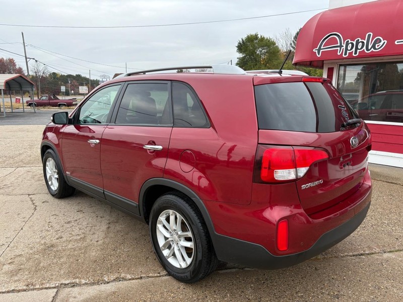 Kia Sorento Vehicle Full-screen Gallery Image 02