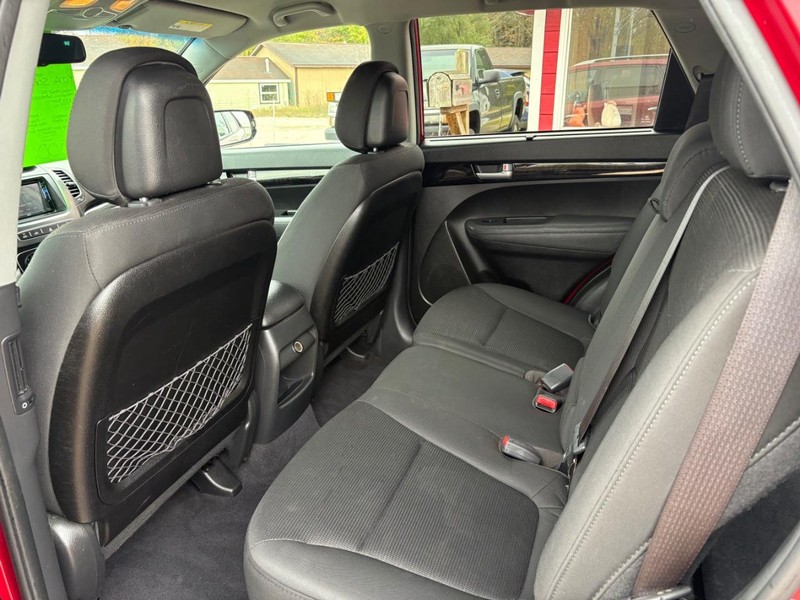 Kia Sorento Vehicle Full-screen Gallery Image 08