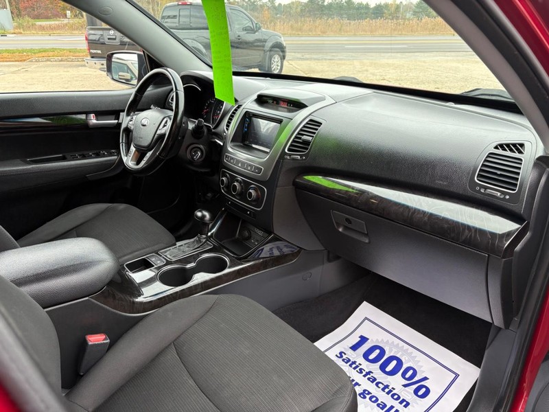 Kia Sorento Vehicle Full-screen Gallery Image 10