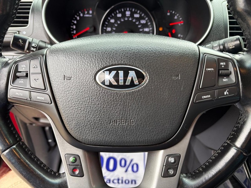 Kia Sorento Vehicle Full-screen Gallery Image 12