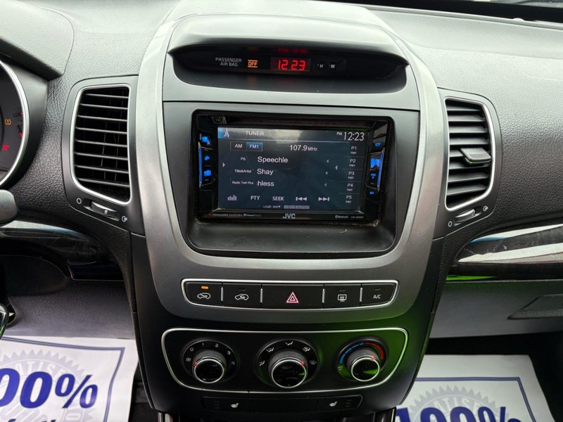 Kia Sorento Vehicle Full-screen Gallery Image 13