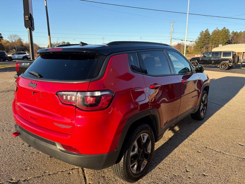 Jeep Compass Vehicle Full-screen Gallery Image 04