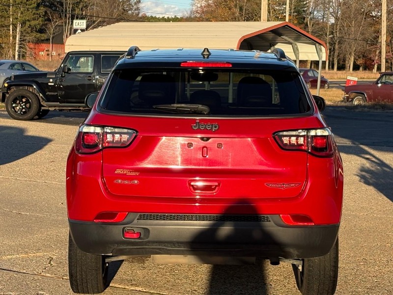 Jeep Compass Vehicle Full-screen Gallery Image 05