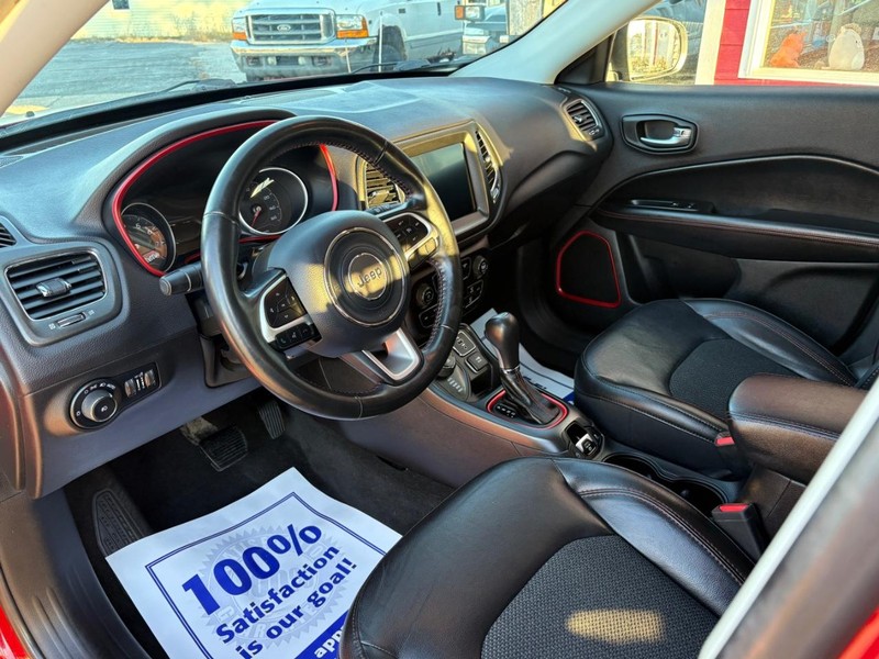 Jeep Compass Vehicle Full-screen Gallery Image 07