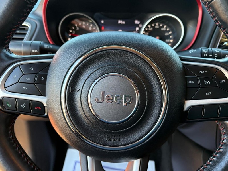 Jeep Compass Vehicle Full-screen Gallery Image 12