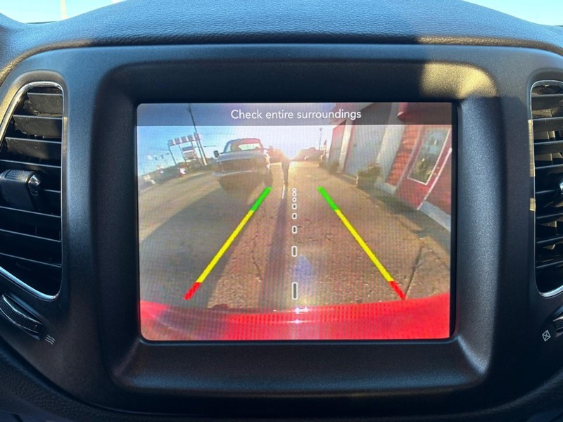 Jeep Compass Vehicle Full-screen Gallery Image 14