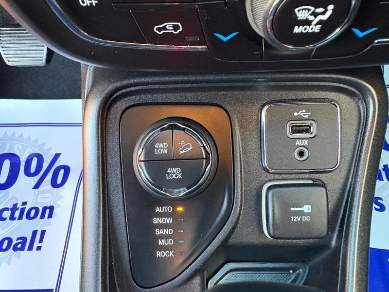 Jeep Compass Vehicle Full-screen Gallery Image 15