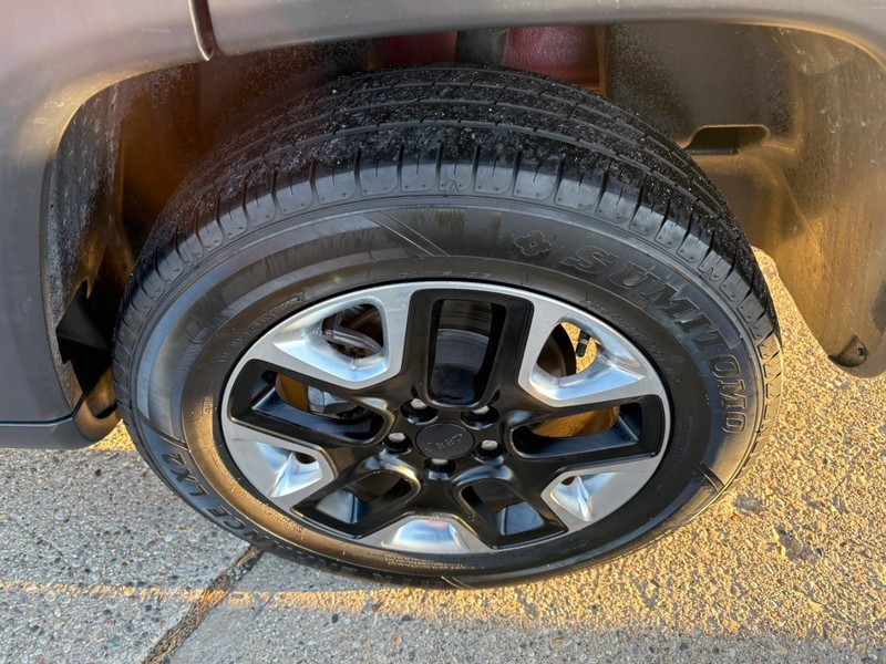 Jeep Compass Vehicle Full-screen Gallery Image 16