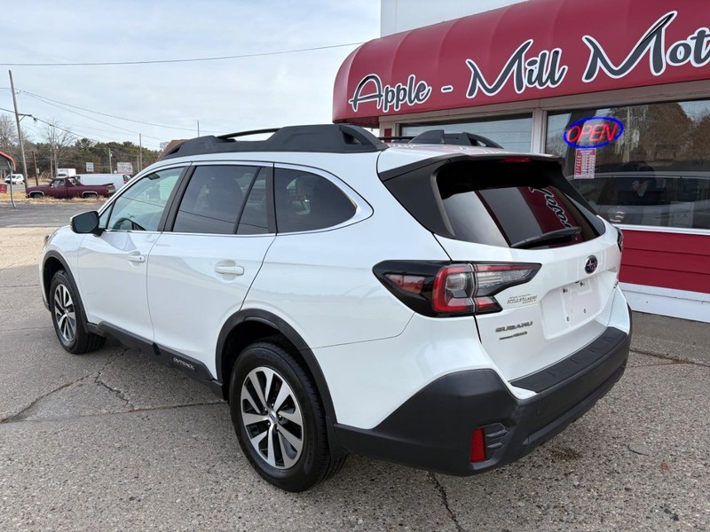 Subaru Outback Vehicle Full-screen Gallery Image 02