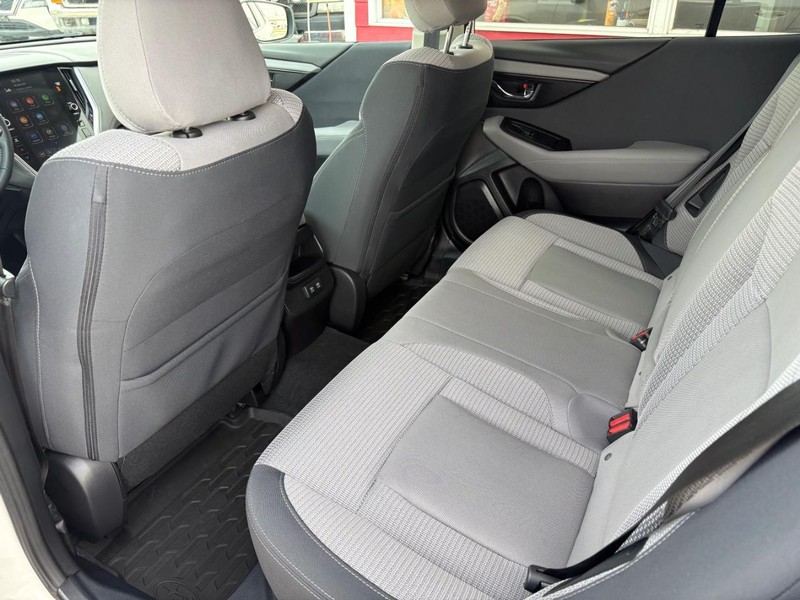 Subaru Outback Vehicle Full-screen Gallery Image 08