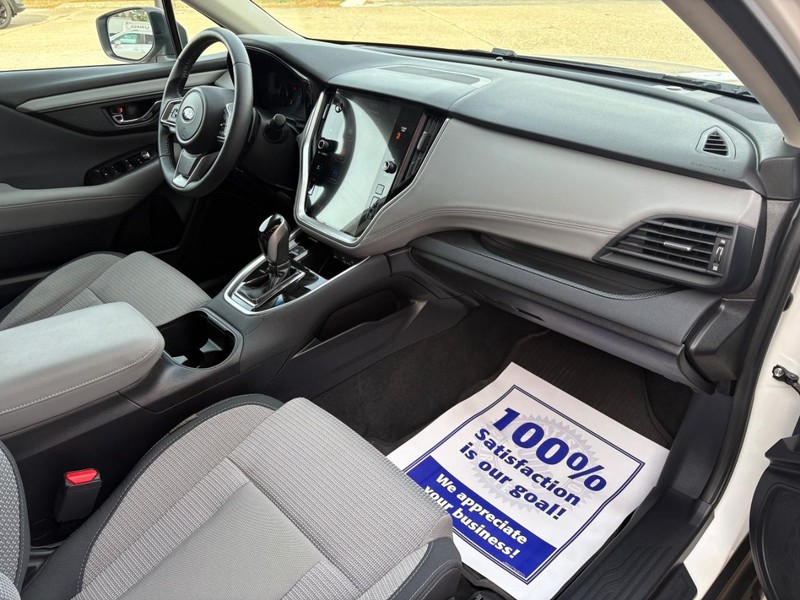 Subaru Outback Vehicle Full-screen Gallery Image 09