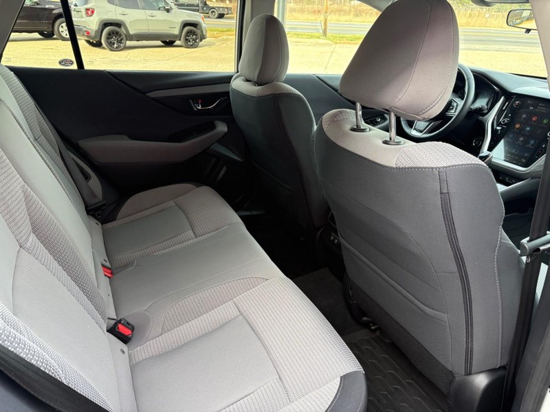 Subaru Outback Vehicle Full-screen Gallery Image 10