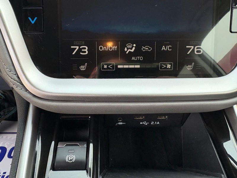 Subaru Outback Vehicle Full-screen Gallery Image 15