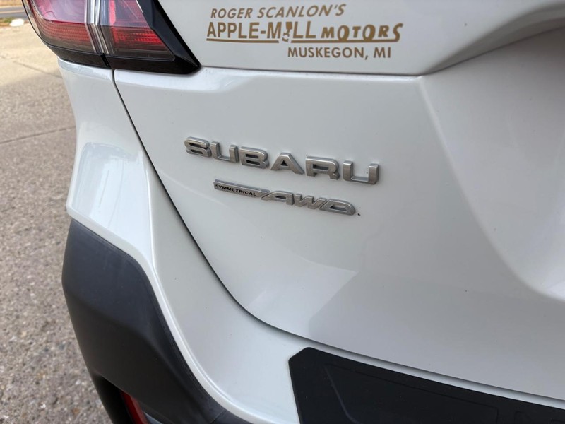 Subaru Outback Vehicle Full-screen Gallery Image 18