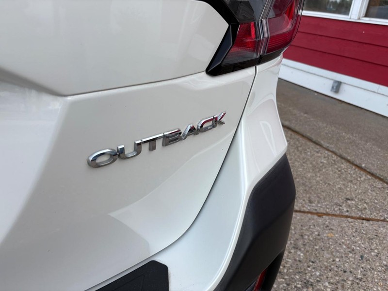 Subaru Outback Vehicle Full-screen Gallery Image 19