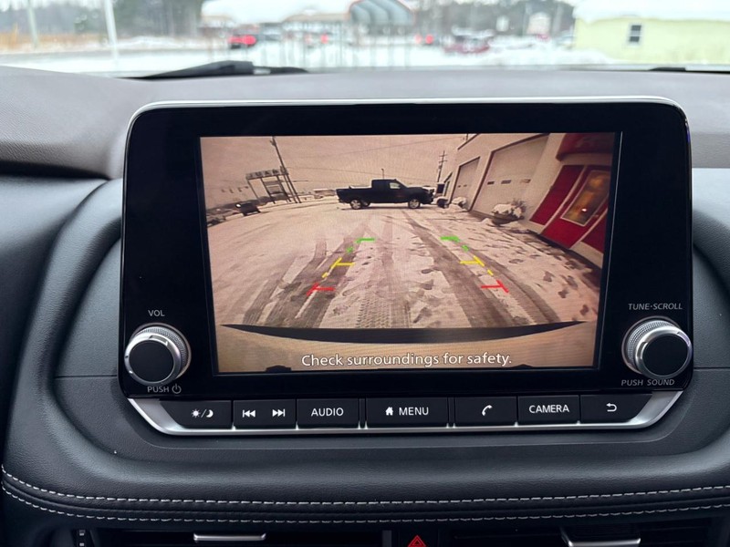 Nissan Rogue Vehicle Full-screen Gallery Image 13