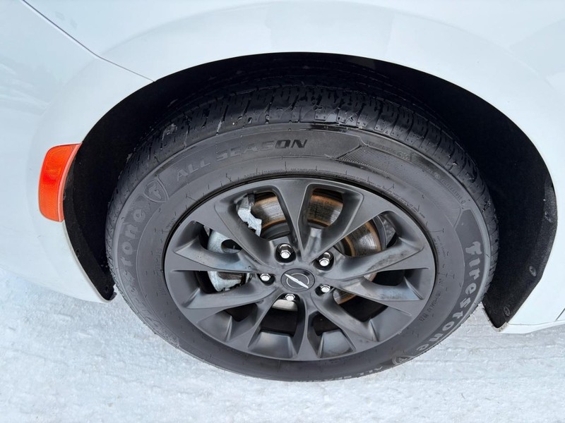 Chrysler Pacifica Vehicle Full-screen Gallery Image 19