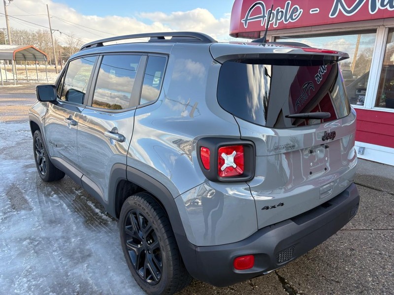 Jeep Renegade Vehicle Full-screen Gallery Image 02