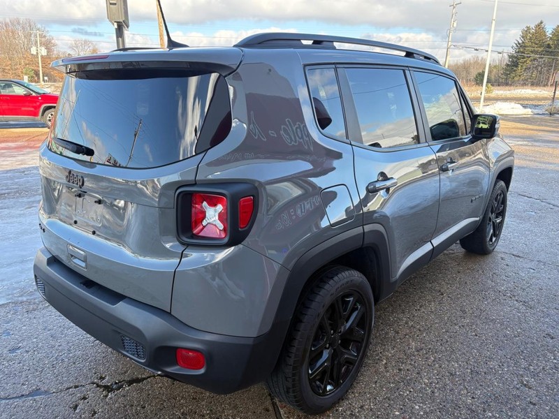 Jeep Renegade Vehicle Full-screen Gallery Image 04